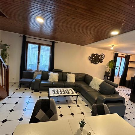 Agreable Appartement Dans Une Maison Сен-Дені Екстер'єр фото