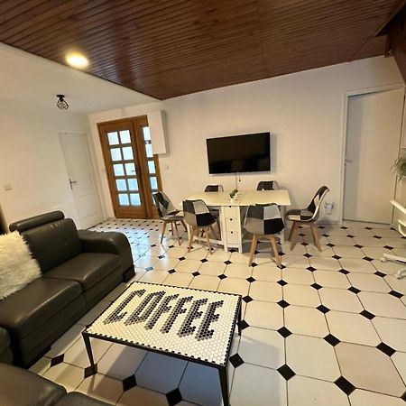 Agreable Appartement Dans Une Maison Сен-Дені Екстер'єр фото