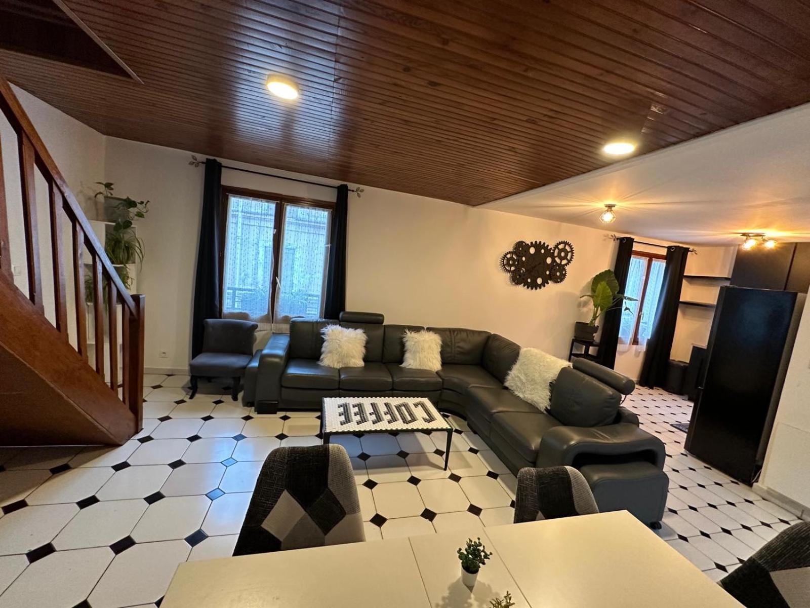 Agreable Appartement Dans Une Maison Сен-Дені Екстер'єр фото